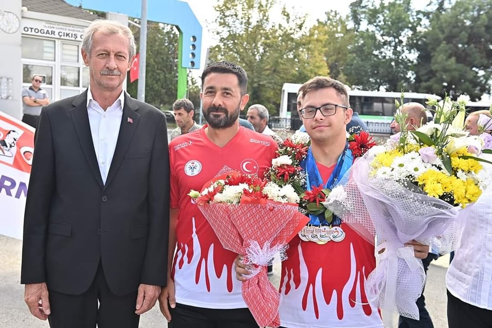 COŞKUYLA KARŞILANDI