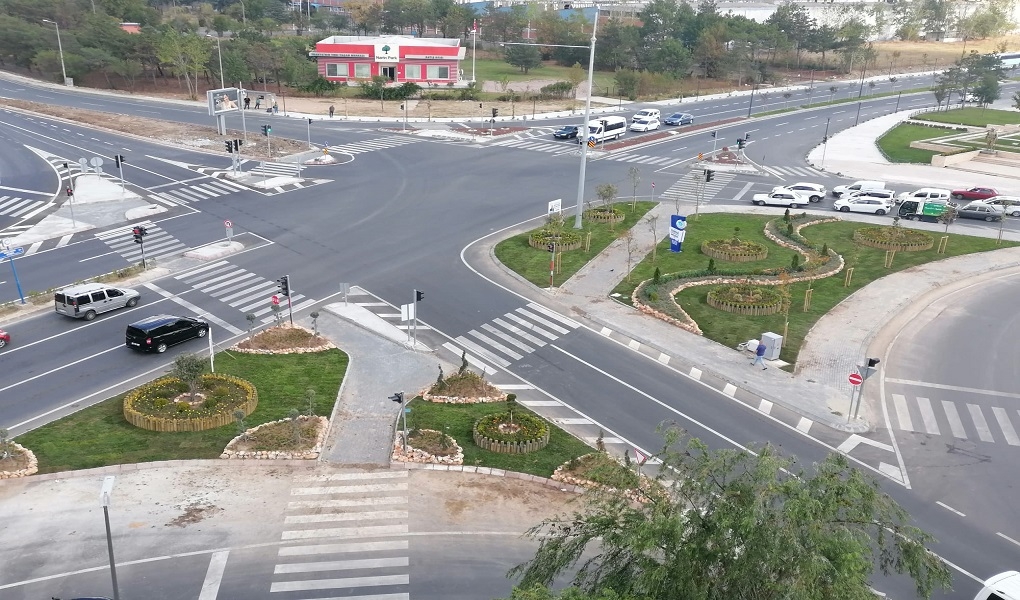 ÇERKEZKÖY İLÇESİ CENGİZ TOPEL CADDESİ VE NARİN KAVŞAĞI YEPYENİ BİR GÖRÜNÜME KAVUŞTU