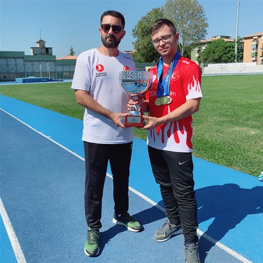 ÖZEL SPORCUMUZ MİLLİ ATLET EMİRHAN AKÇAKOCA AVRUPA ŞAMPİYONA’SINDA DÜNYA REKORUNA İMZA ATTI.