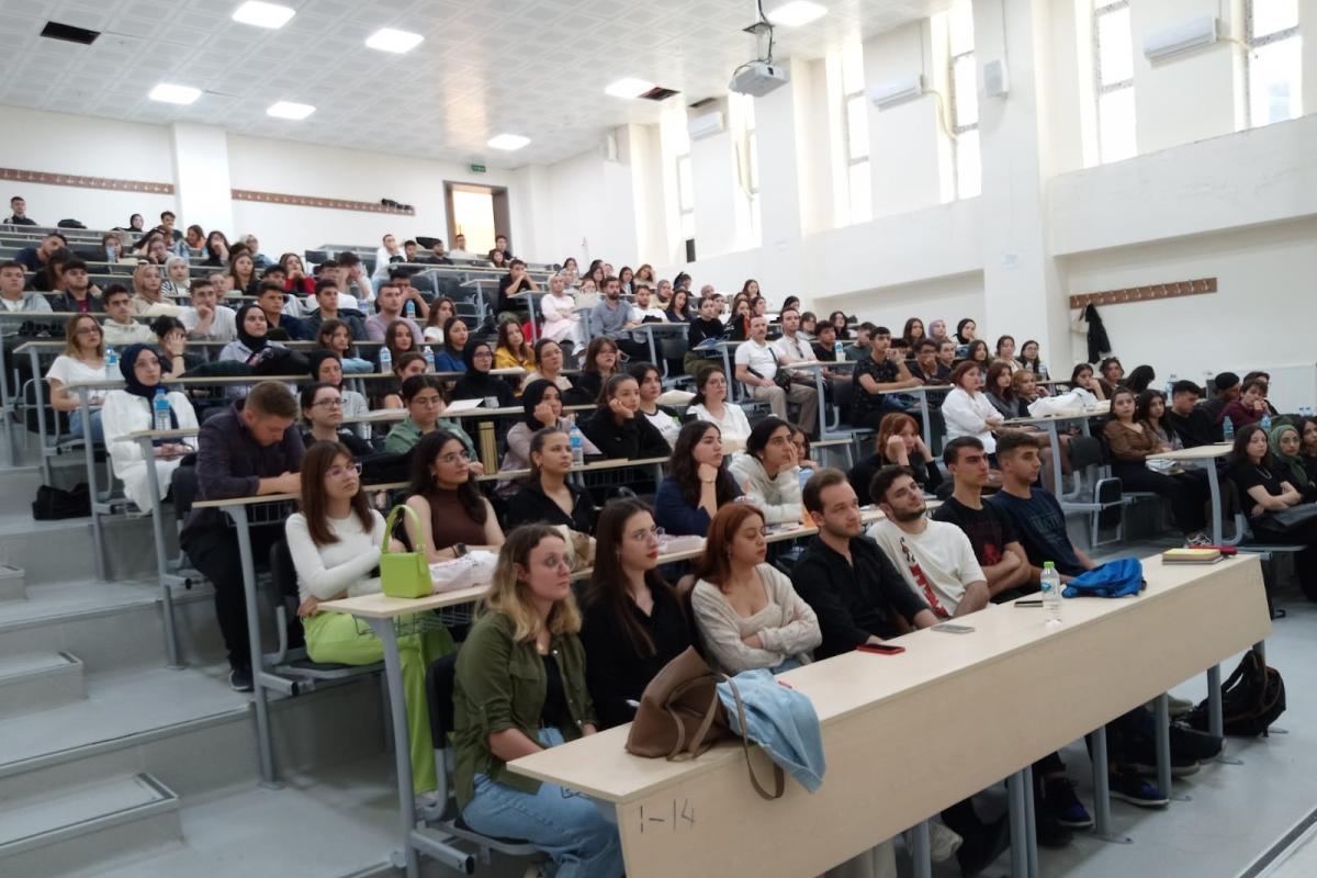 Tekirdağ NKÜ Hukuk Fakültesi 1. Sınıf Öğrencileri İçin Oryantasyon Programı Düzenlendi