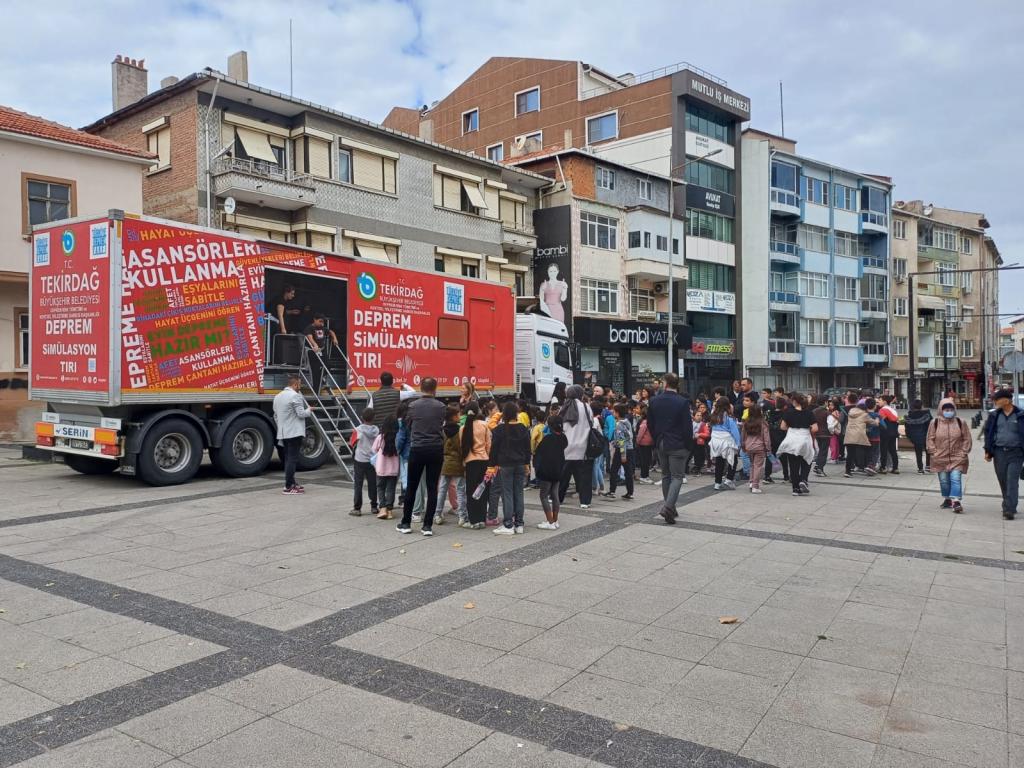 DEPREM SİMÜLASYON TIRI İLE TÜRKİYE’Yİ GEZİYORLAR