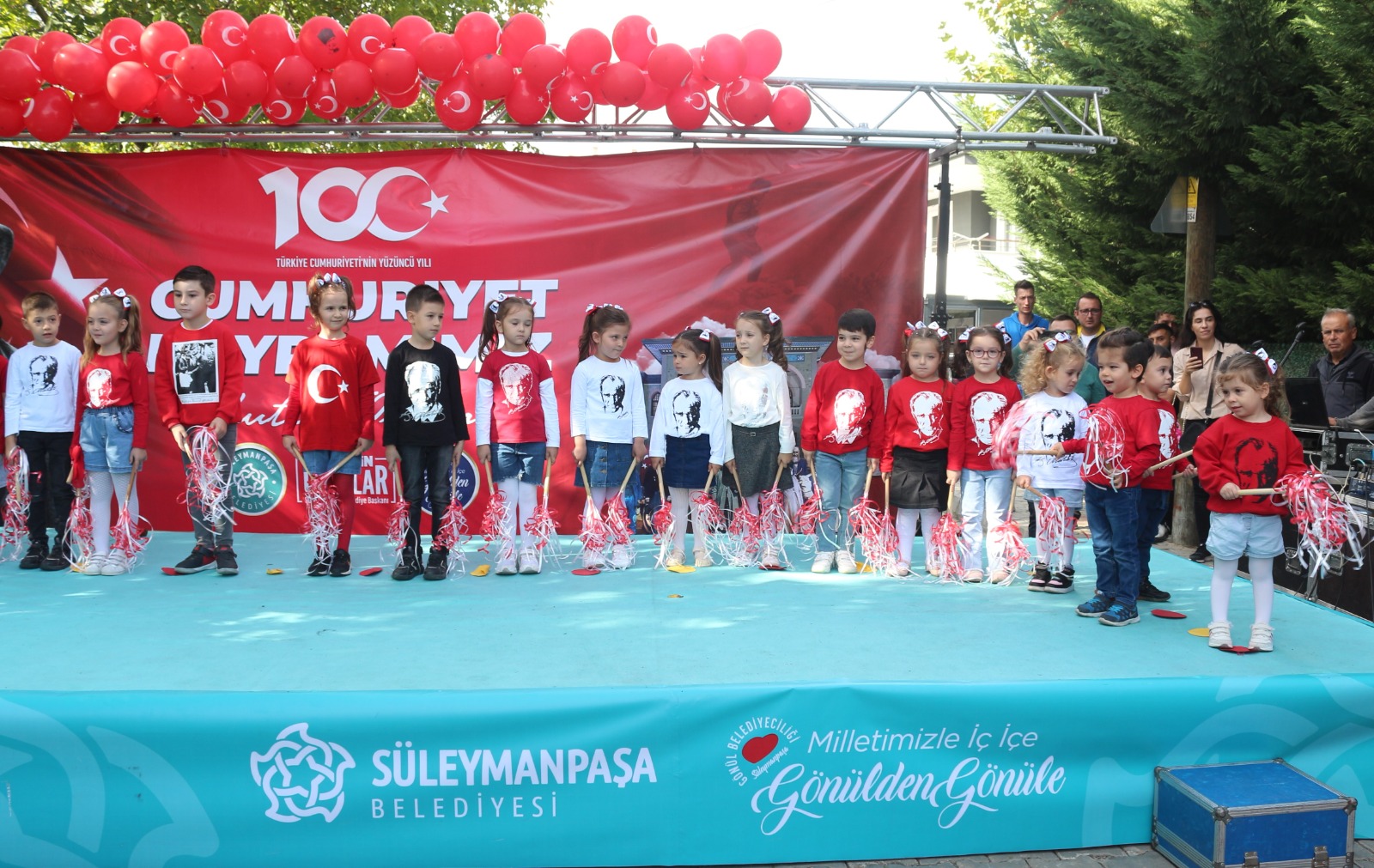 Akademili miniklerden 100. Yıla özel coşkulu kutlama