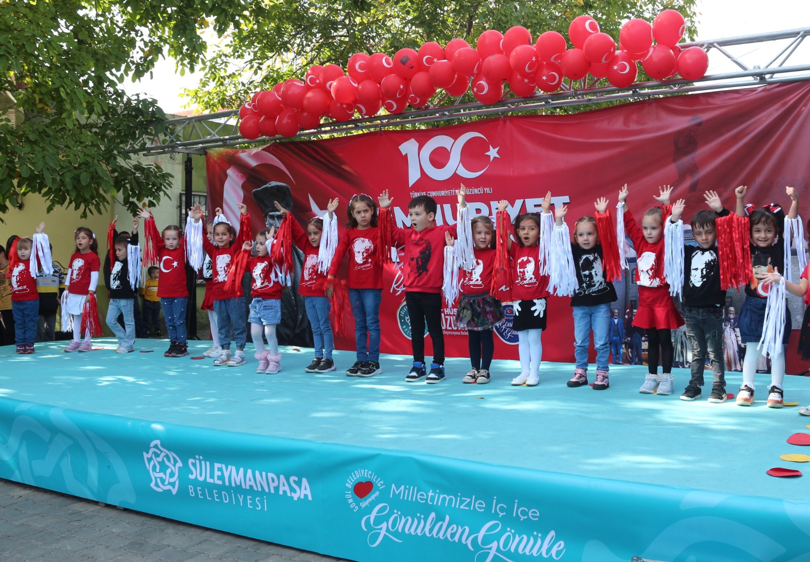 Akademili miniklerden 100. Yıla özel coşkulu kutlama