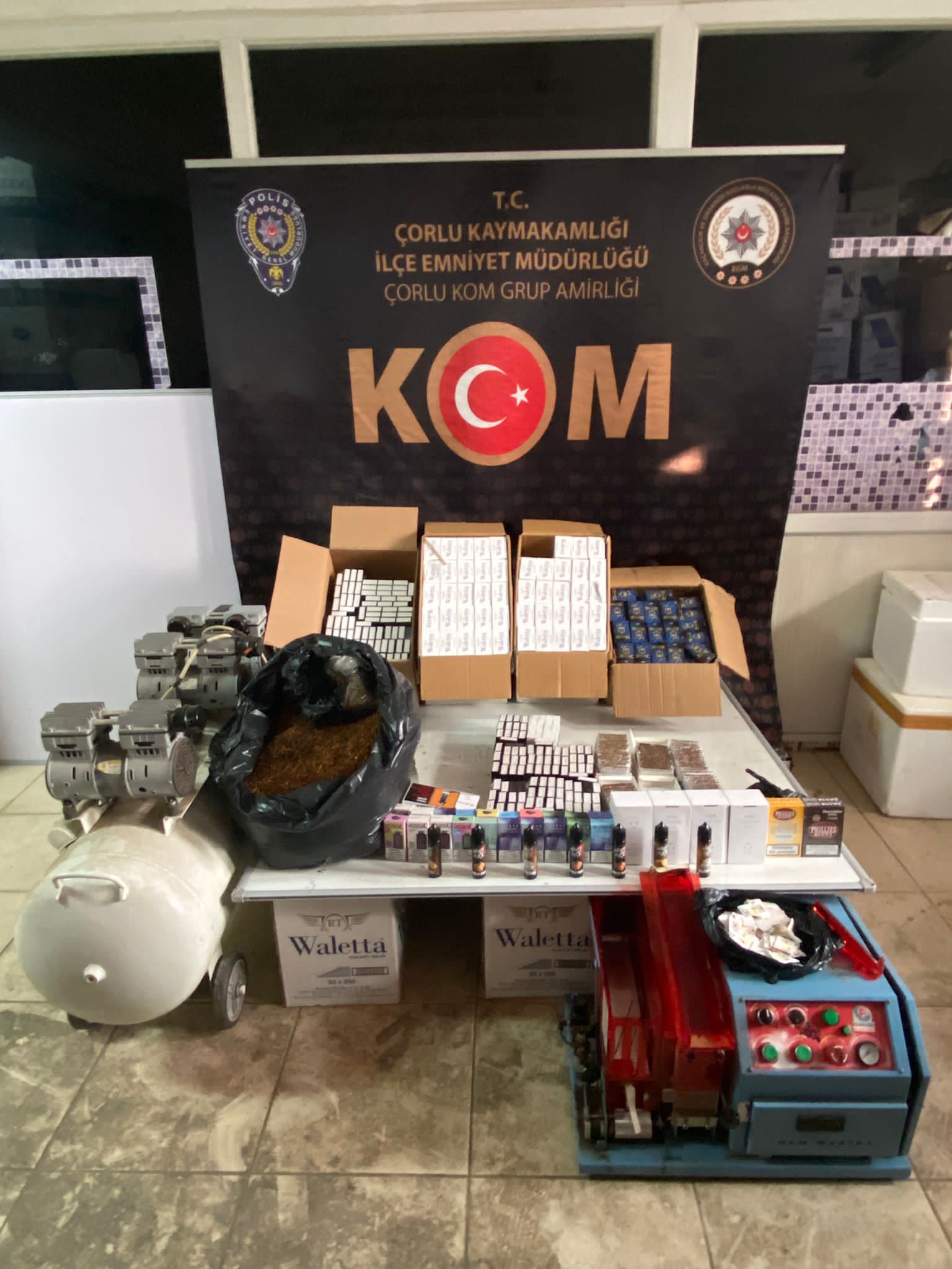 1 adet makaronlara tütün doldurmaya yarayan makine