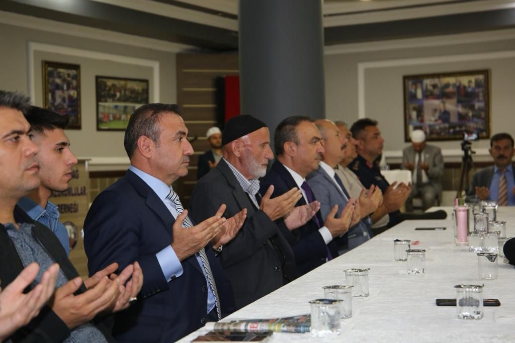Şehit Çarşı ve Mahalle Bekçisi Fırat DOĞAN’ın vefatının sene-i devriyesinde Mevlid-i Şerif programı düzenlendi.