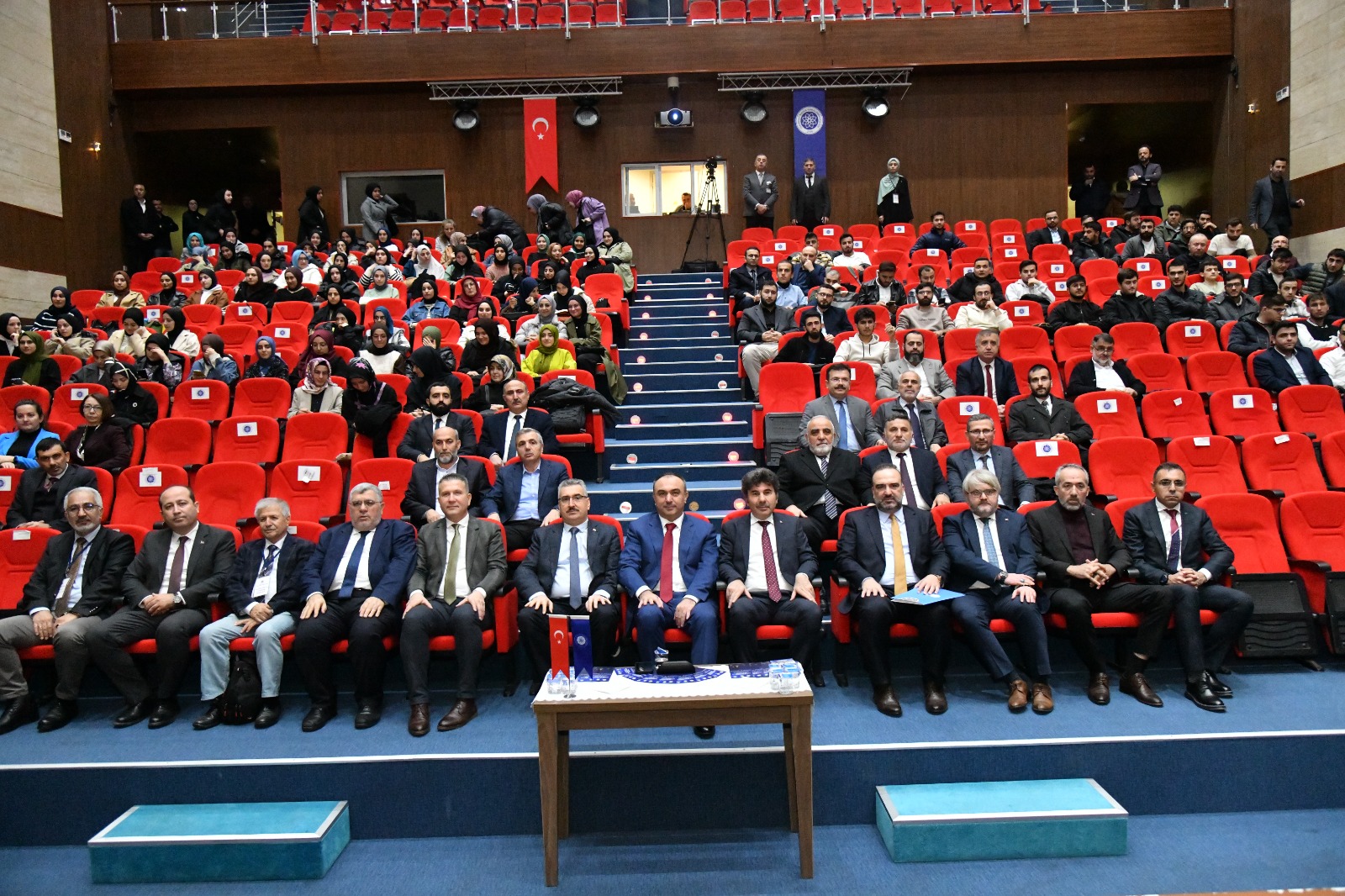 Vali Soytürk 1. Uluslararası Çağdaş Dini Meseleler Sempozyumu’na Katıldı