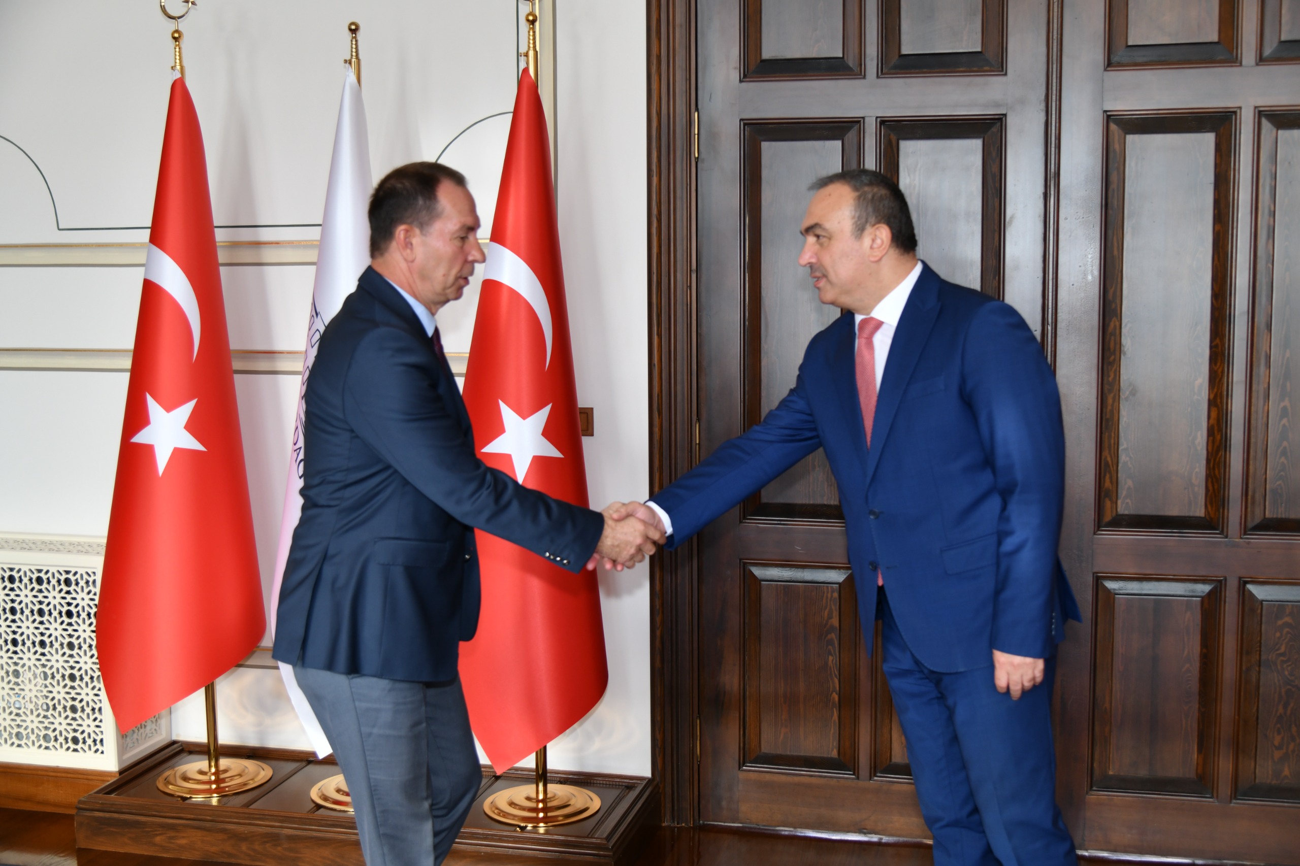 Vali Soytürk Karikatür ve Resim Yarışmalarında Dereceye Giren Öğrencilere Hediye Takdim Etti