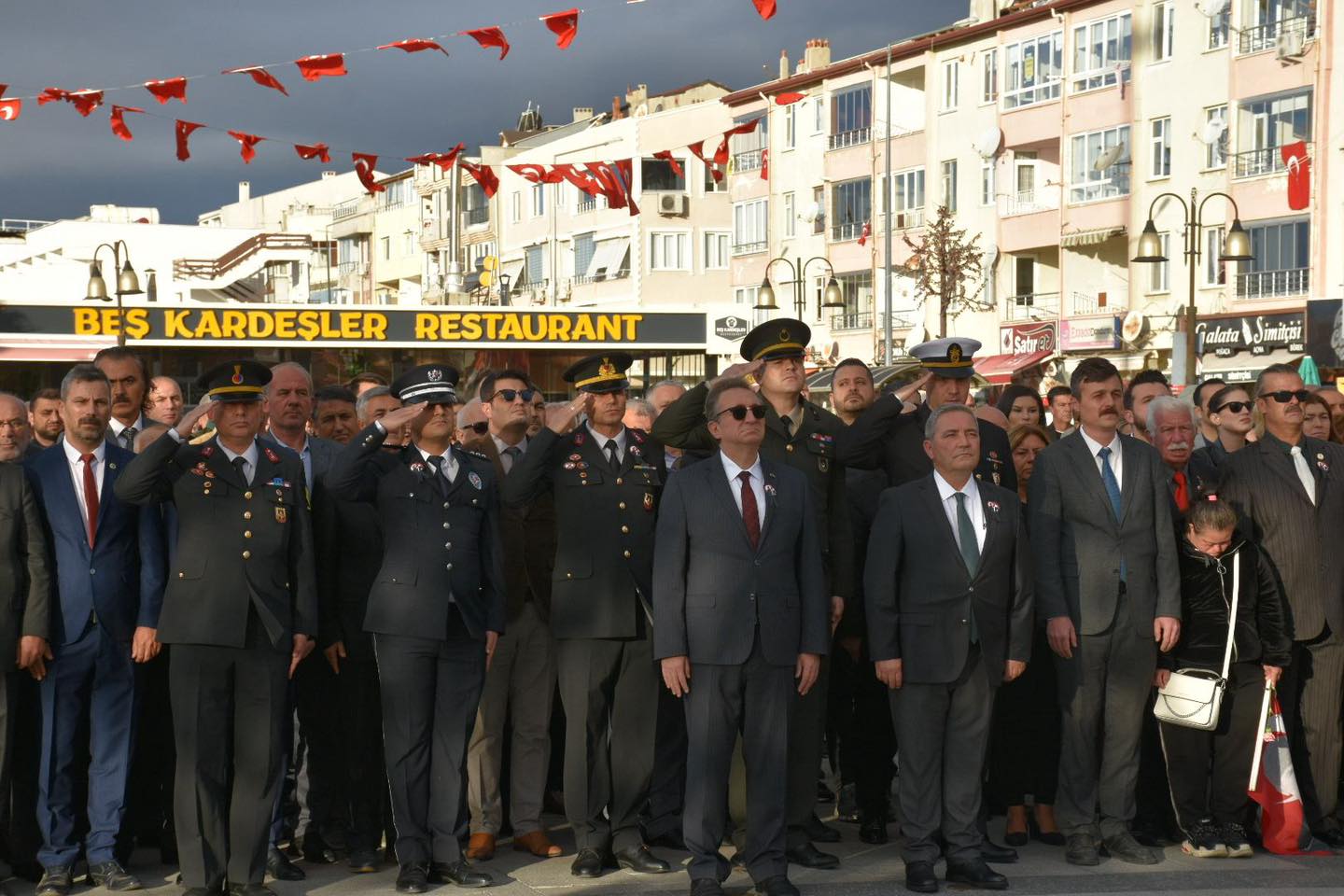 10 KASIM’IN DERİN HÜZNÜ ŞARKÖY’DE YANKILANDI