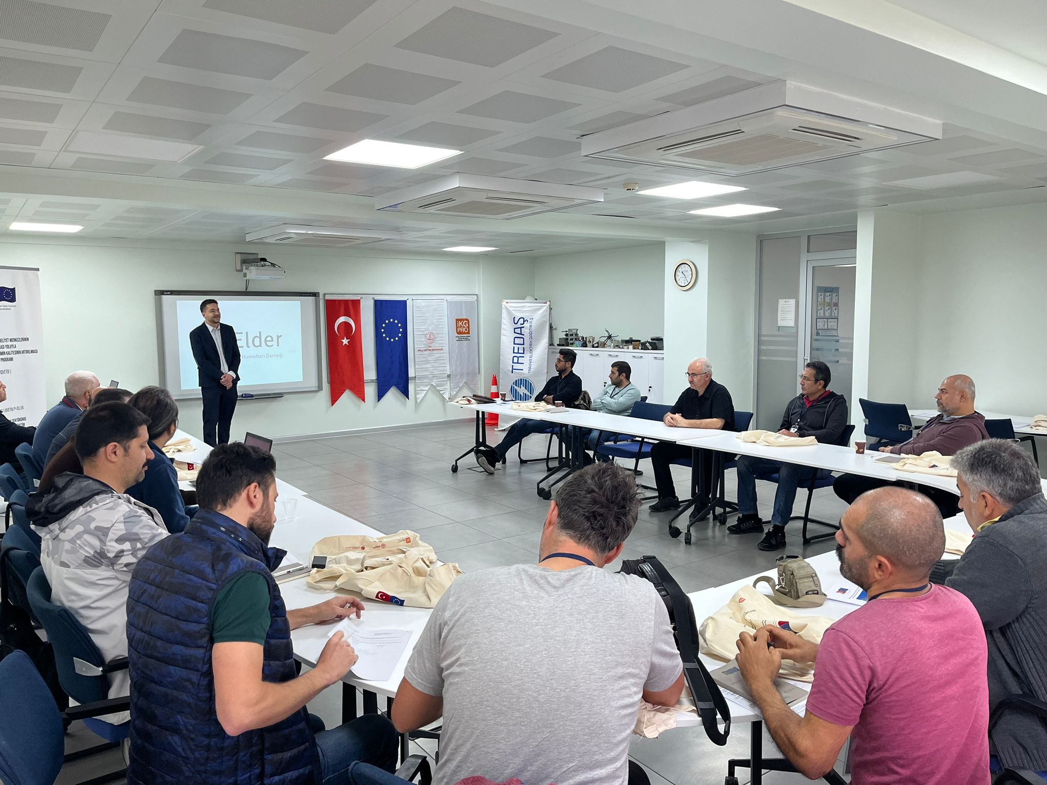 Elektrik dağıtım sektöründe mesleki eğitim kalitesini arttıracak işbaşı eğitimleri, TREDAŞ ev sahipliğinde gerçekleştirildi