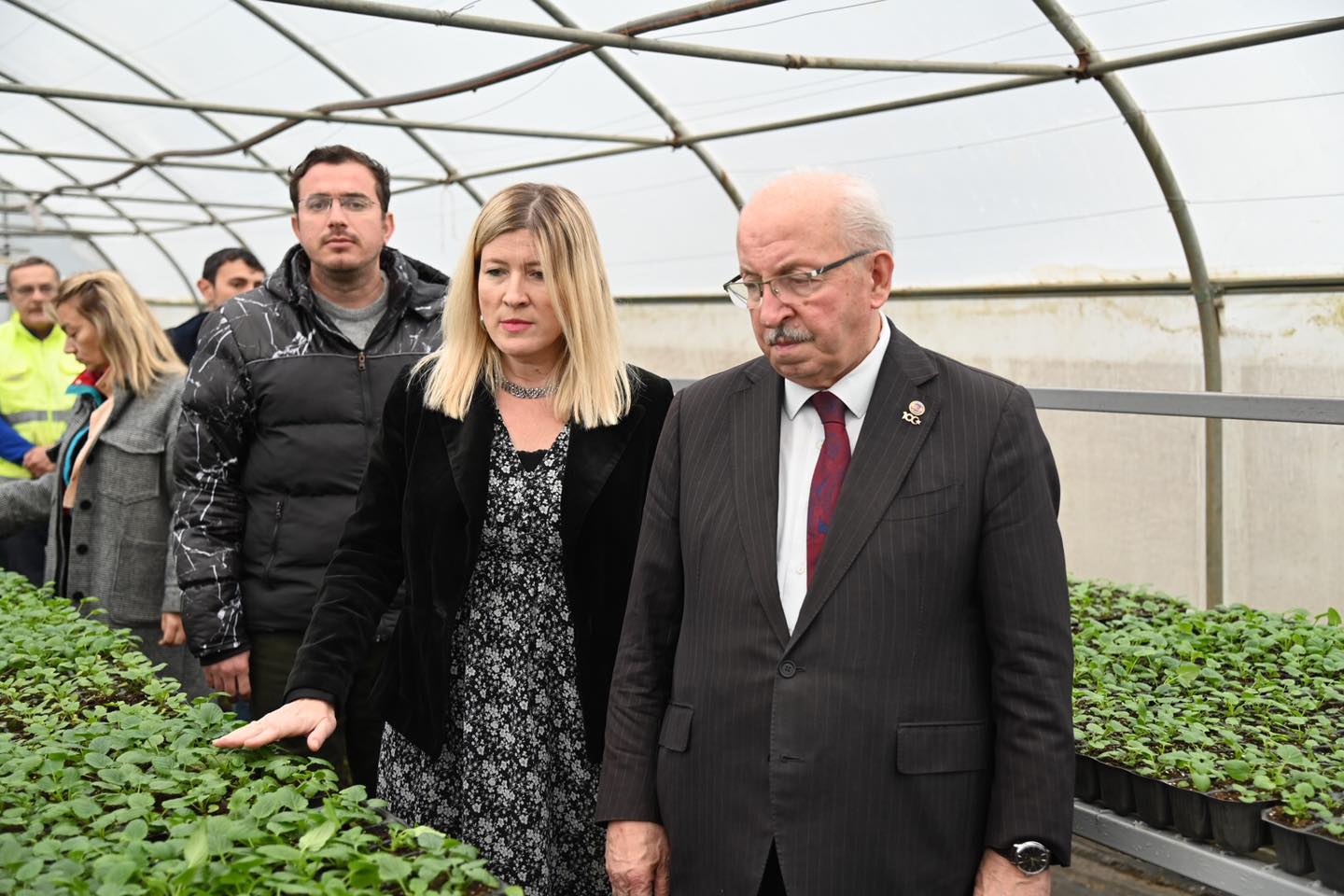 BAŞKAN ALBAYRAK, ÇİÇEK ÜRETİMİNİN YAPILDIĞI SERALARDA İNCELEMELERDE BULUNDU