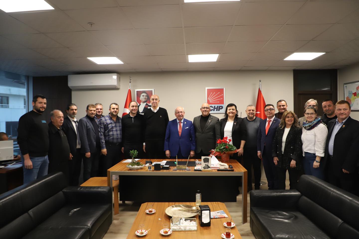 BAŞKAN ALBAYRAK ADAY ADAYLIĞI BAŞVURU DOSYASINI TESLİM ETTİ