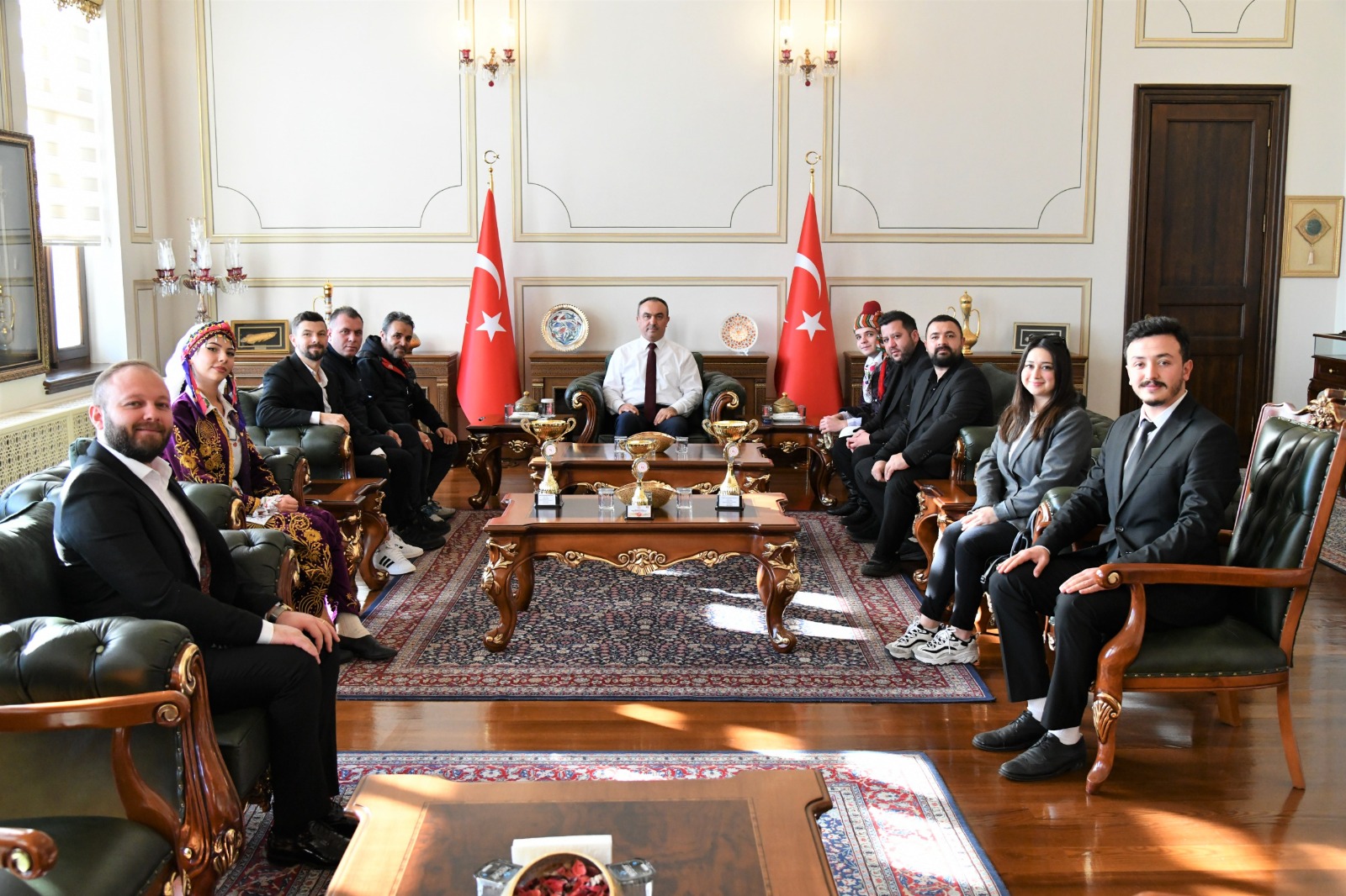 Vali Soytürk Halk Oyunları Türkiye Şampiyonasında Derece Alan Gençleri Kabul Etti