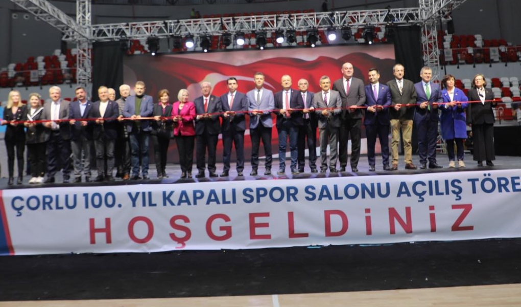 TRAKYA’NIN EN BÜYÜK SPOR KOMPLEKSİ HİZMETE AÇILDI