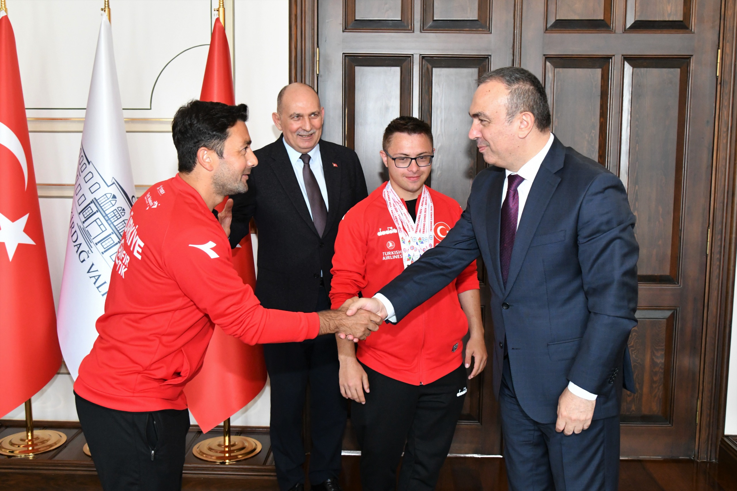 Vali Soytürk Özel Sporcuyu Makamında Kabul Etti