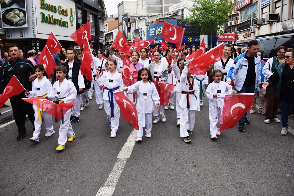 Süleymanpaşa Çocuk Şenliği kortej ile başladı
