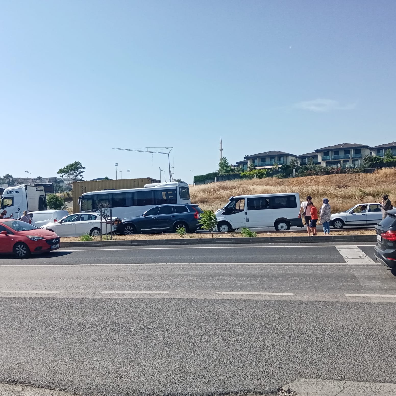 Tekirdağ  TOKİ karşısı maddi hasarlı trafik kazası meydana geldi.