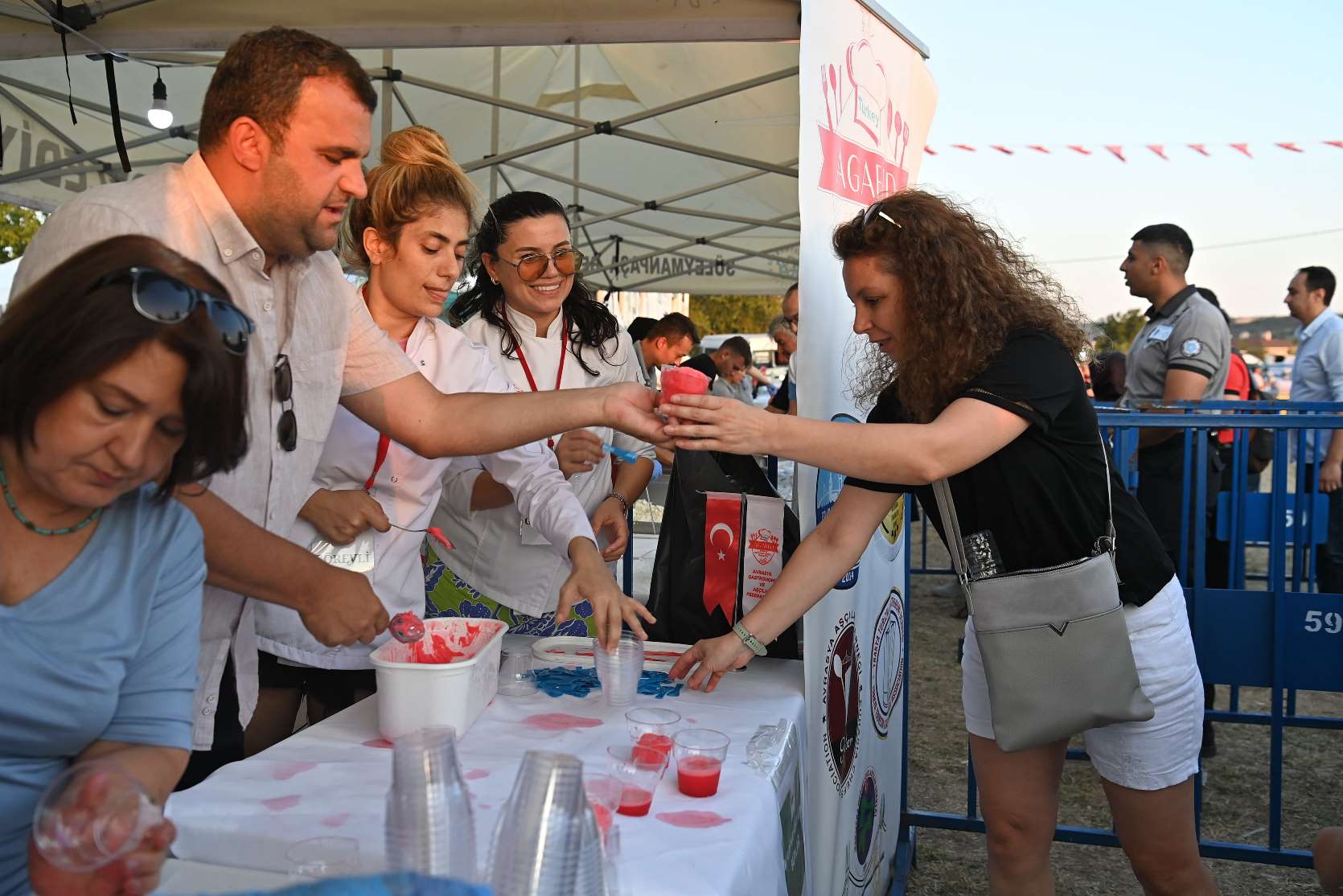 Ferhadanlı Karpuz Şenliğinde Rafet El Roman Fırtınası Esti