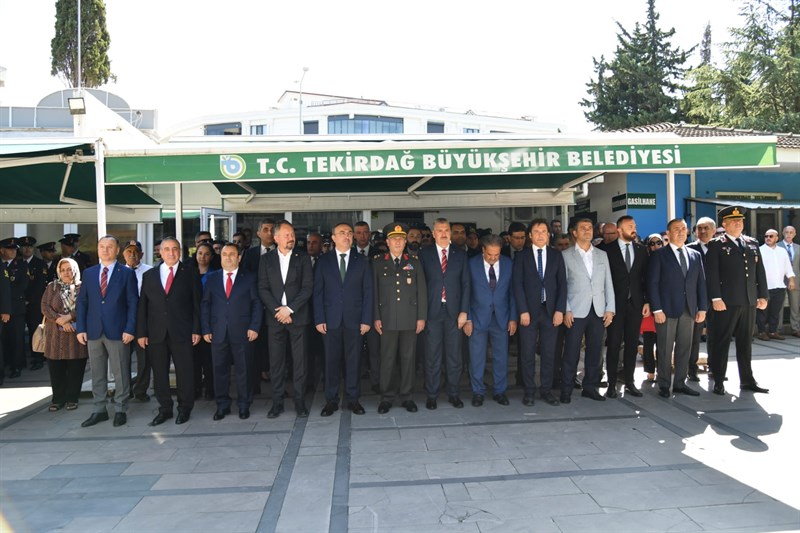 Vali Soytürk 15 Temmuz Demokrasi ve Milli Birlik Günü Münasebetiyle Şehitliği Ziyaret Etti