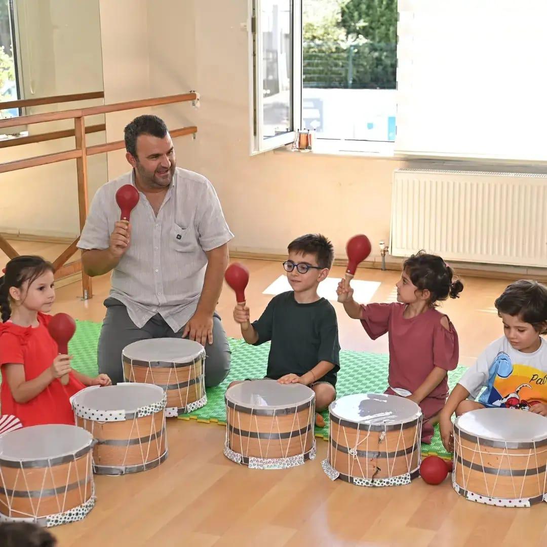 Başkan Volkan Nallar, belediyemizin yaz okullarını ve kurslarını ziyaret etti.