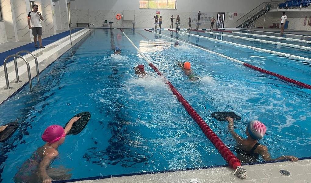 BÜYÜKŞEHİR’DEN ÇERKEZKÖY’ÜN ÇOCUKLARINA YÜZME EĞİTİMİ
