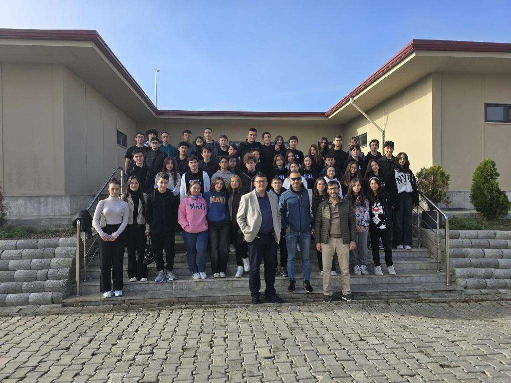 ÖĞRENCİLERDEN SÜLEYMANPAŞA SAHİPSİZ HAYVAN GEÇİCİ BAKIMEVİ’NE ZİYARET