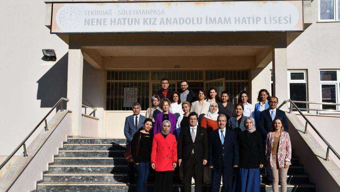 İl Millî Eğitim Müdürümüz Dr. Abdülaziz Yeniyol, Süleymanpaşa İlçesinde Nene Hatun Kız Anadolu İmam Hatip Lisesini Gezerek İncelemelerde Bulundu