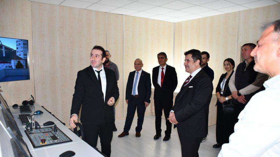 Dr. Abdülaziz Yeniyol, Süleymanpaşa Kumbağ Mesleki ve Teknik Anadolu Lisesinin Protokol Yürütme Kurulu Toplantısına Katıldı