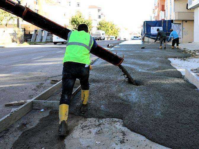 2 MAHALEMİZDE BETON KALDIRIM ÇALIŞMASI YAPILIYOR