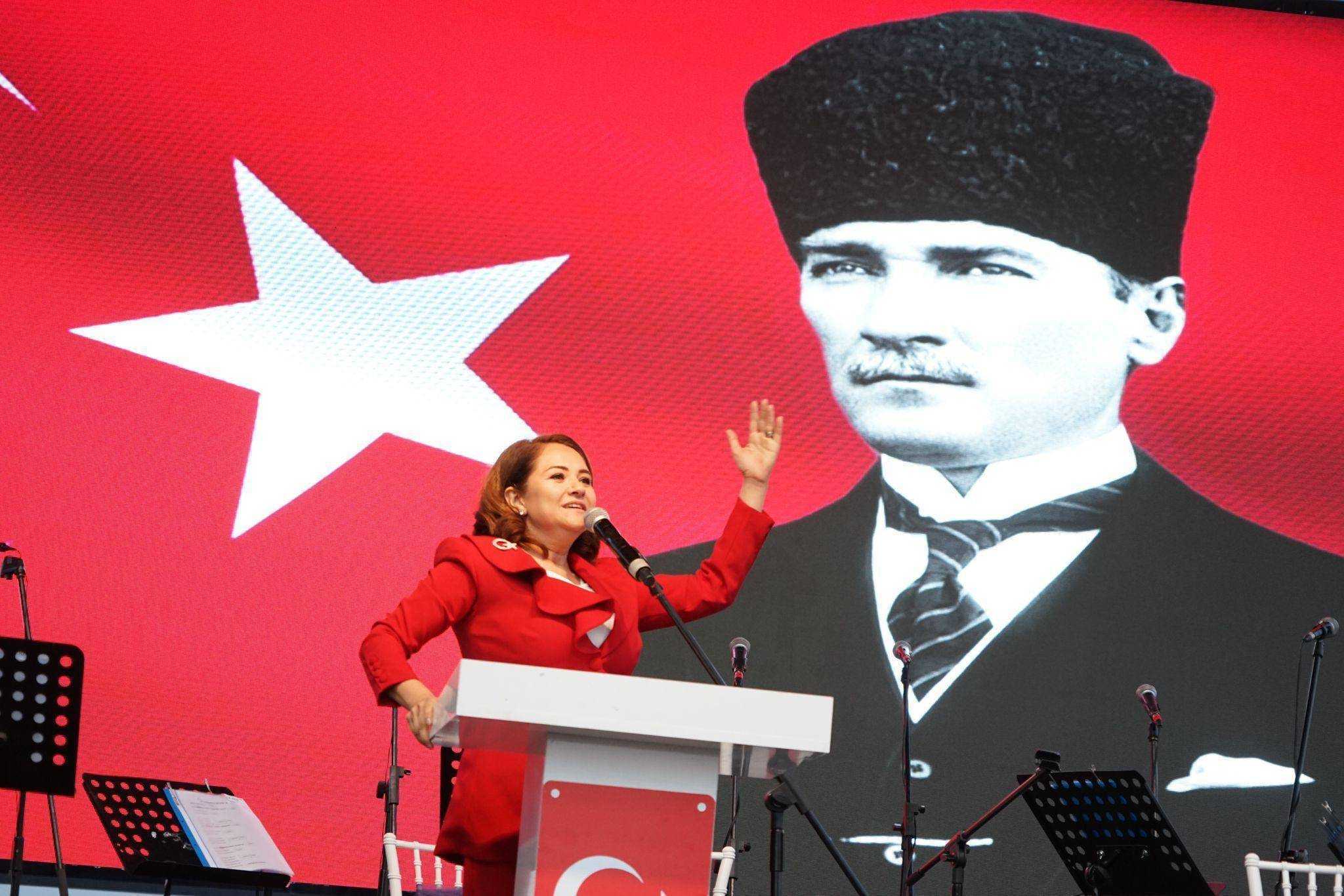 MÜGE BAŞKAN’DAN TARİHE GEÇECEK CUMHURİYET BAYRAMI KONUŞMASI