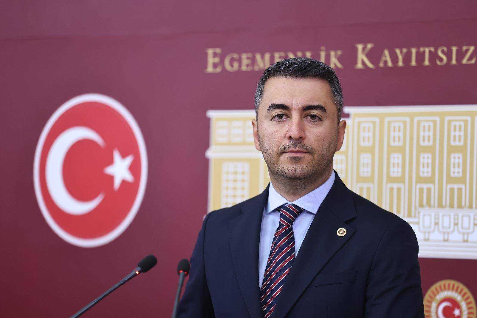Cem Avşar, mülakatla ilgili yaşanan sorunları Meclis gündemine taşıdı.