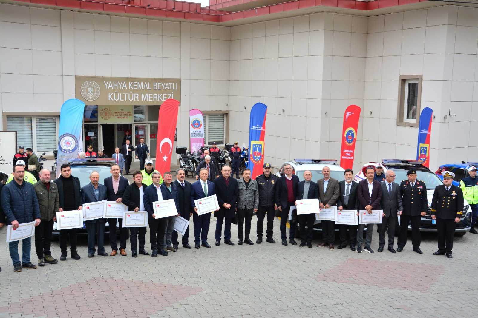 HAYIRSEVERLER ONURUNA DÜZENLENEN BELGE TAKDİM TÖRENİ