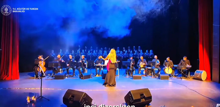 Öğretmenler Korosu Seslendiriyor