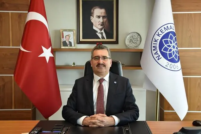 Türkiye’nin en iyi 7 rektöründen biri