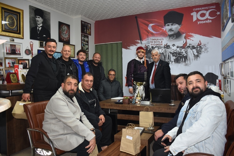 ŞAMPİYON HALK OYUNLARI EKİBİNDE GAZETEMİZE ZİYARET