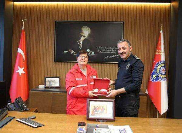 TEKİRDAĞ İL EMNİYET MÜDÜRÜMÜZ A.METİN TURANLI TEKİRDAĞ KIZILAY ŞÜBE BAŞKANI HAMİYET ÇİZEN İ KABULÜ..