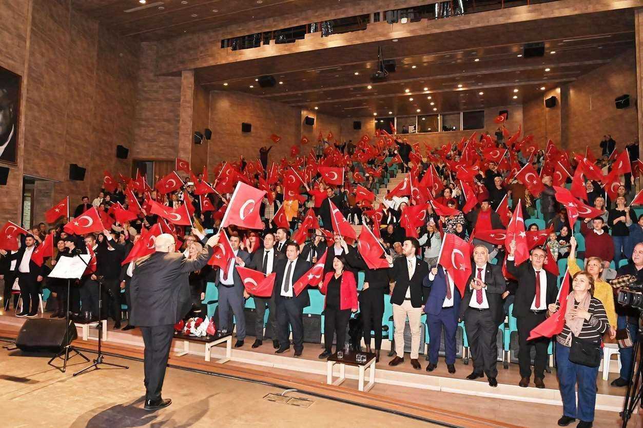 Tekirdağ’ın Kurtuluşunun 102. Yılı Rumeli ve Tekirdağ Türküleri Konseri İle Kutlandı