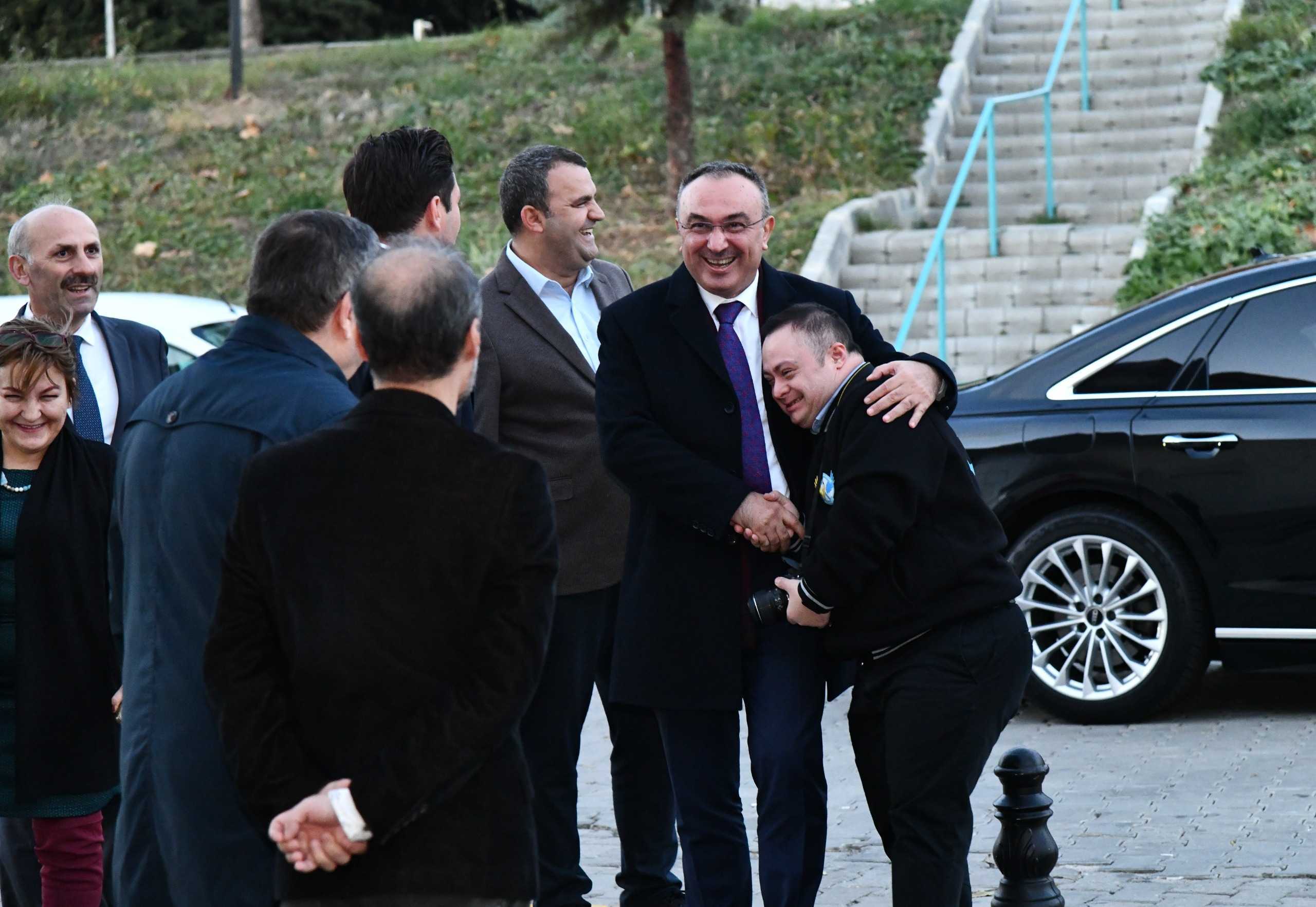 Vali Soytürk TekirDown Melekleri’nin Düzenlediği Fotoğraf Sergisi’ni Ziyaret Etti