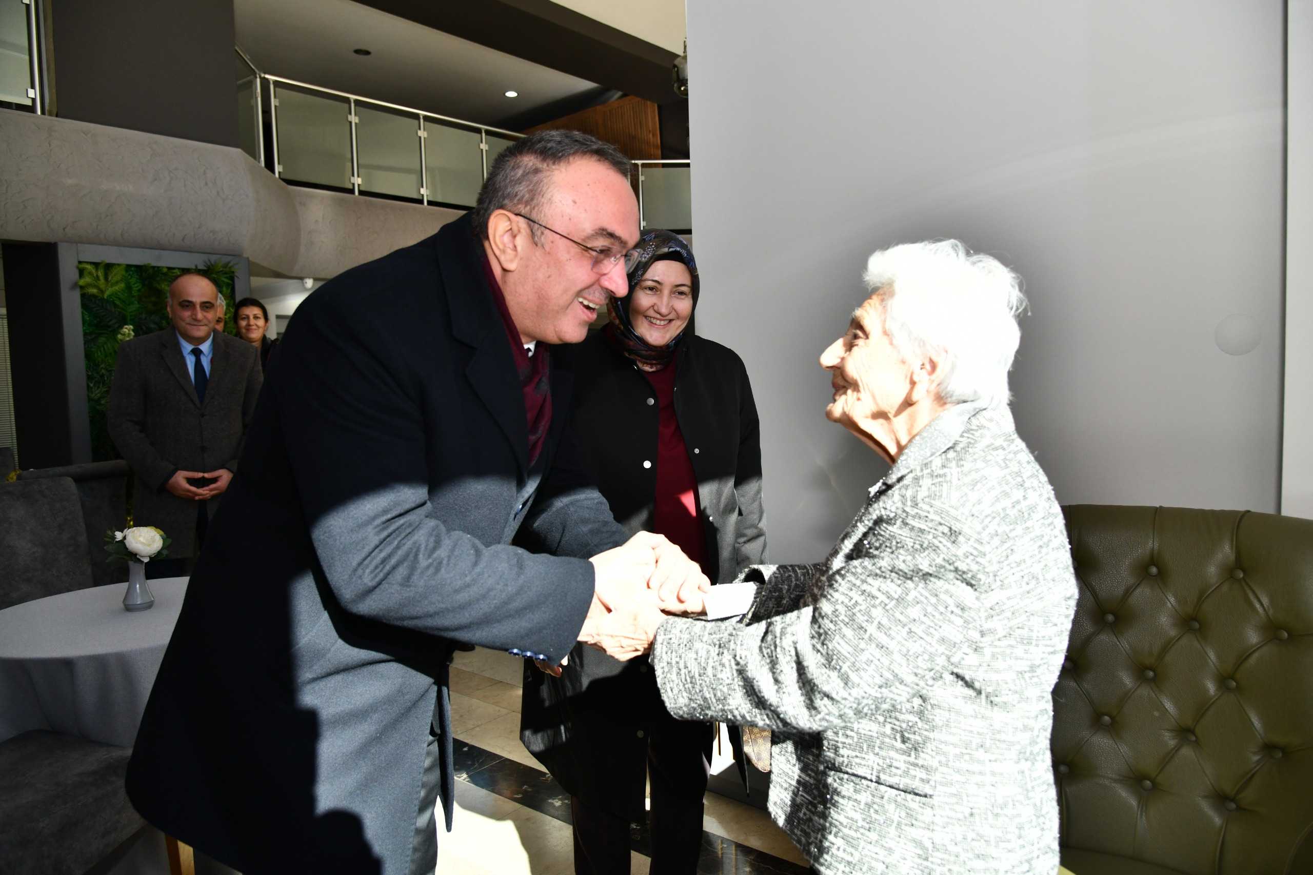 Vali Soytürk ve Nurdan Soytürk Öğretmenler Günü Münasebetiyle Emekli Öğretmen Adalı İle Bir Araya Geldi