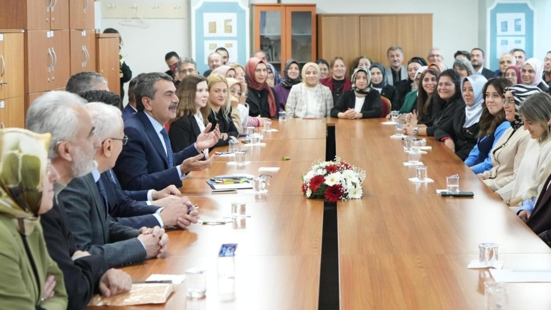 2024 Yılı Öğretmenlik Mesleği Kariyer Basamakları Kılavuzu Yayımlandı