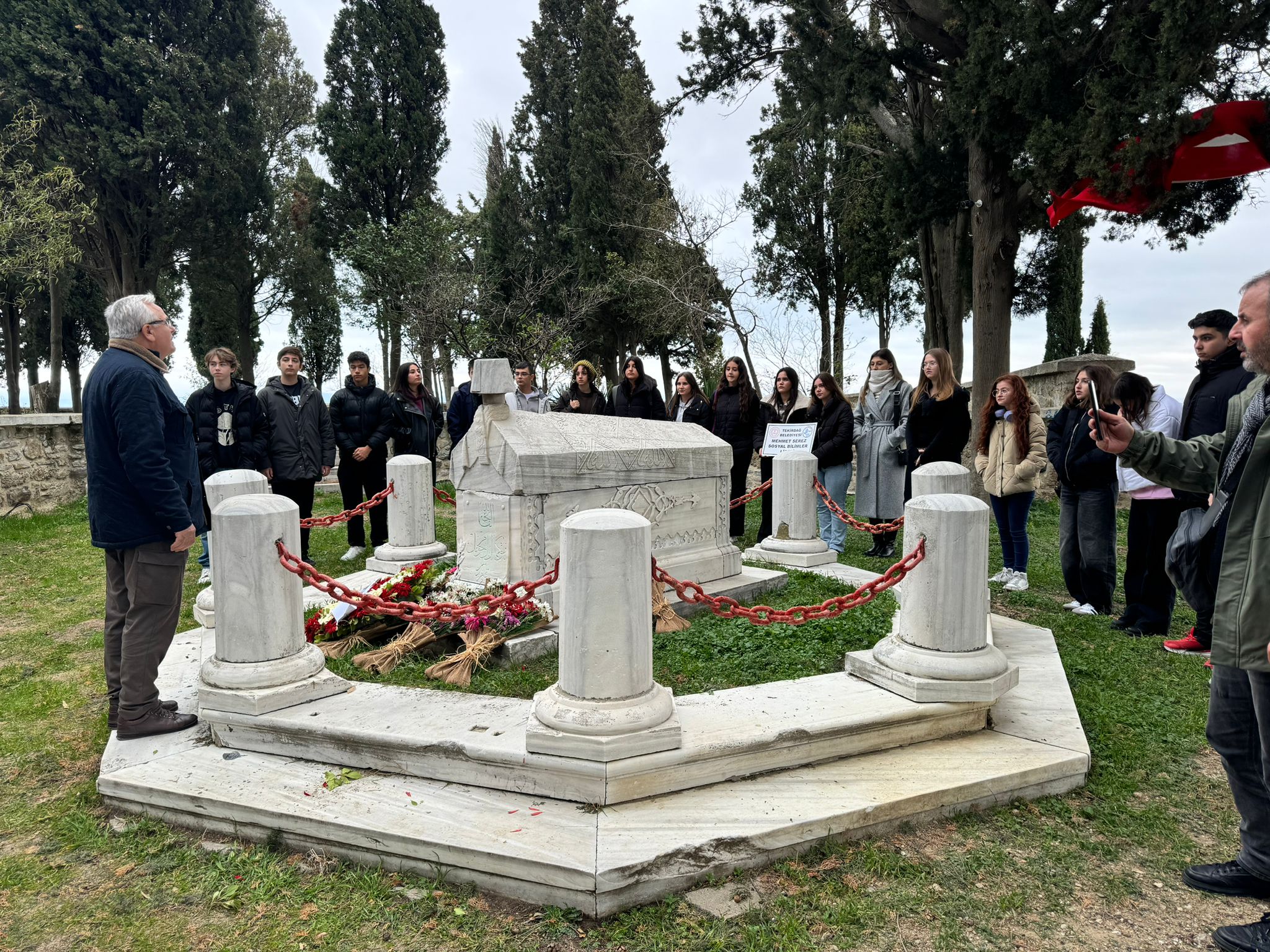 36.yılında Gelibolu-Bolayır’daki kabri başında anıldı.