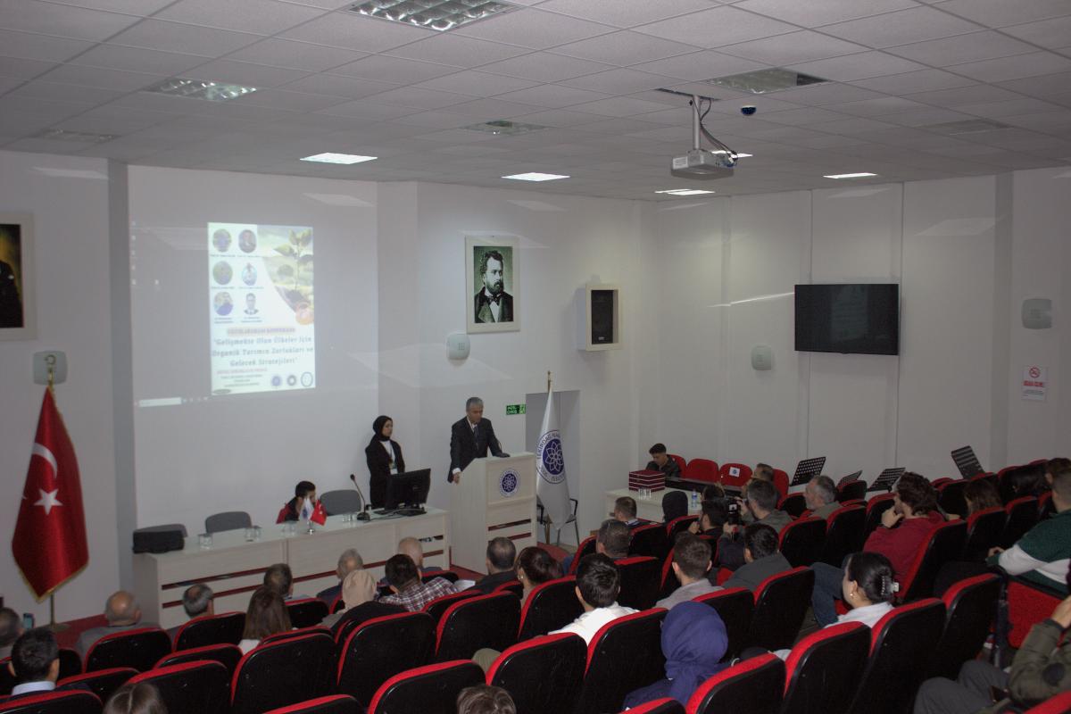 “Gelişmekte Olan Ülkeler İçin Organik Tarımın Zorlukları ve Gelecek Stratejileri” Başlıklı Konferans Gerçekleşti
