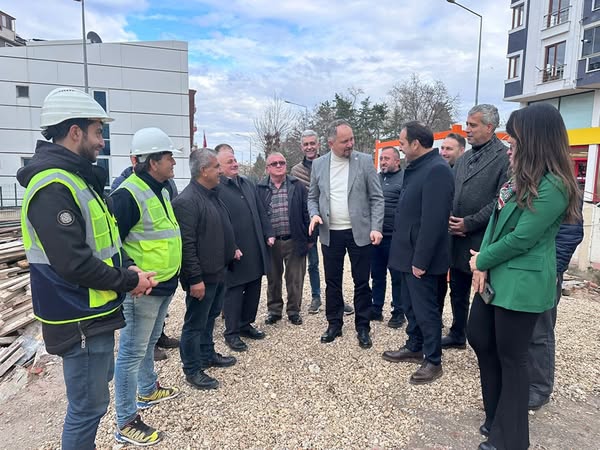 Hasan Basri Kurt İlkokulu’nun inşaat çalışmalarını yerinde incelediler.