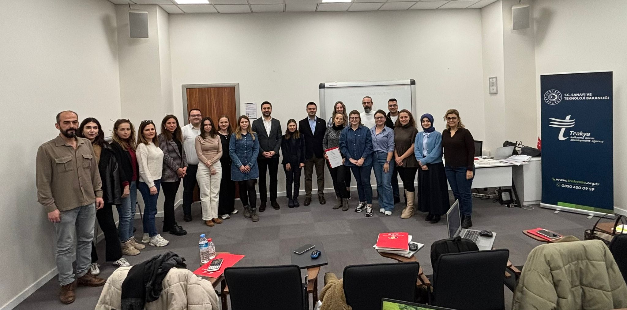 Katılımcılara sertifikaları verildi.