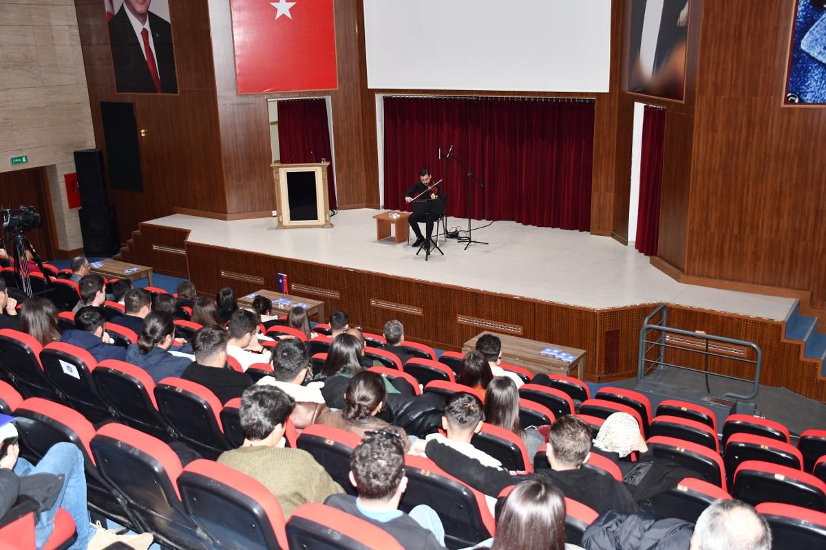 “Saz Eserleri Keman Resitali Yegâh” Adlı Dinleti Düzenlendi