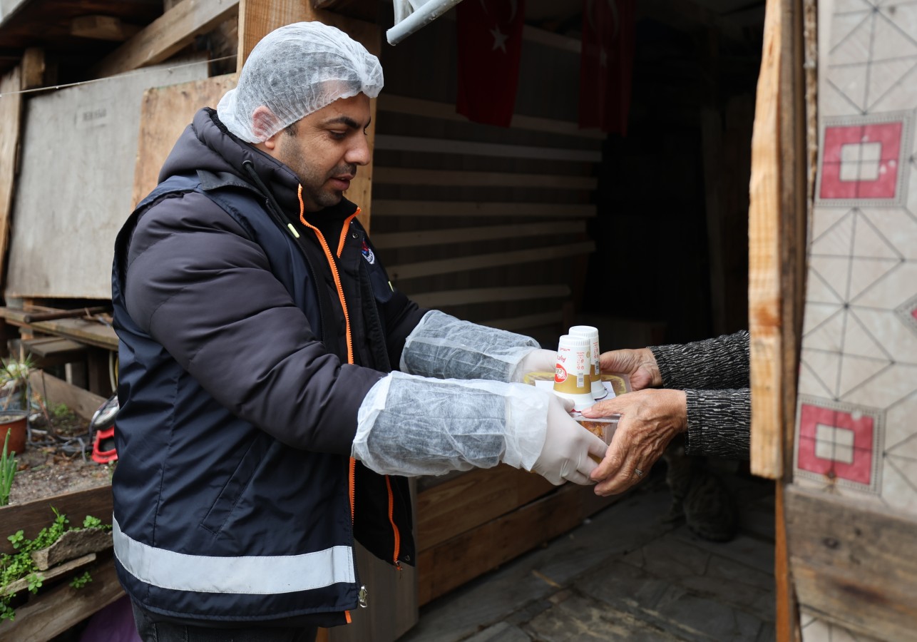 SICAK YEMEK DAĞITIMINA DEVAM EDİYORUZ