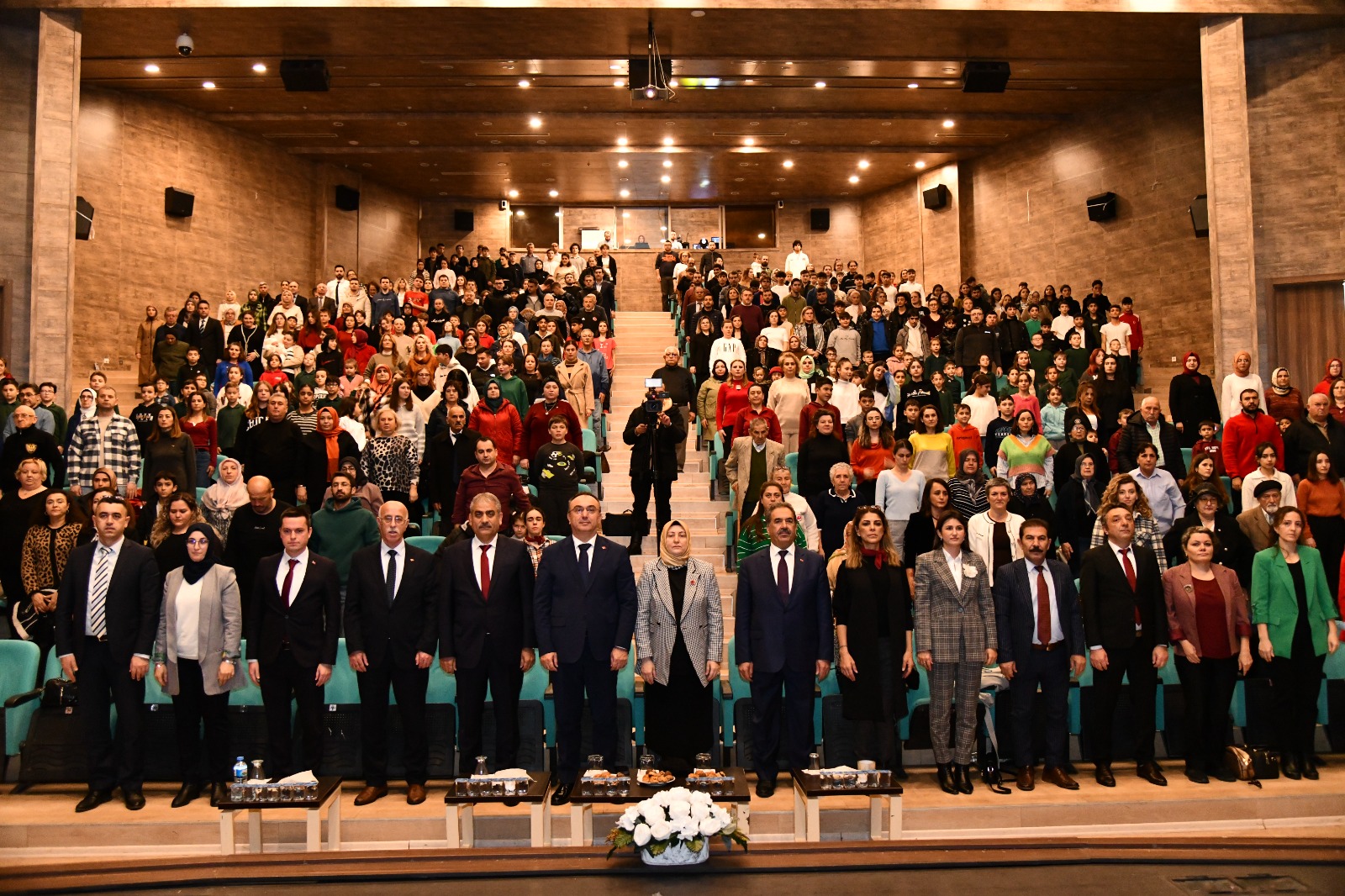 Vali Soytürk ve eşi Nurdan Soytürk Hanımefendi Adım Çocuk Adım Sanat İsimli Programa Katıldı