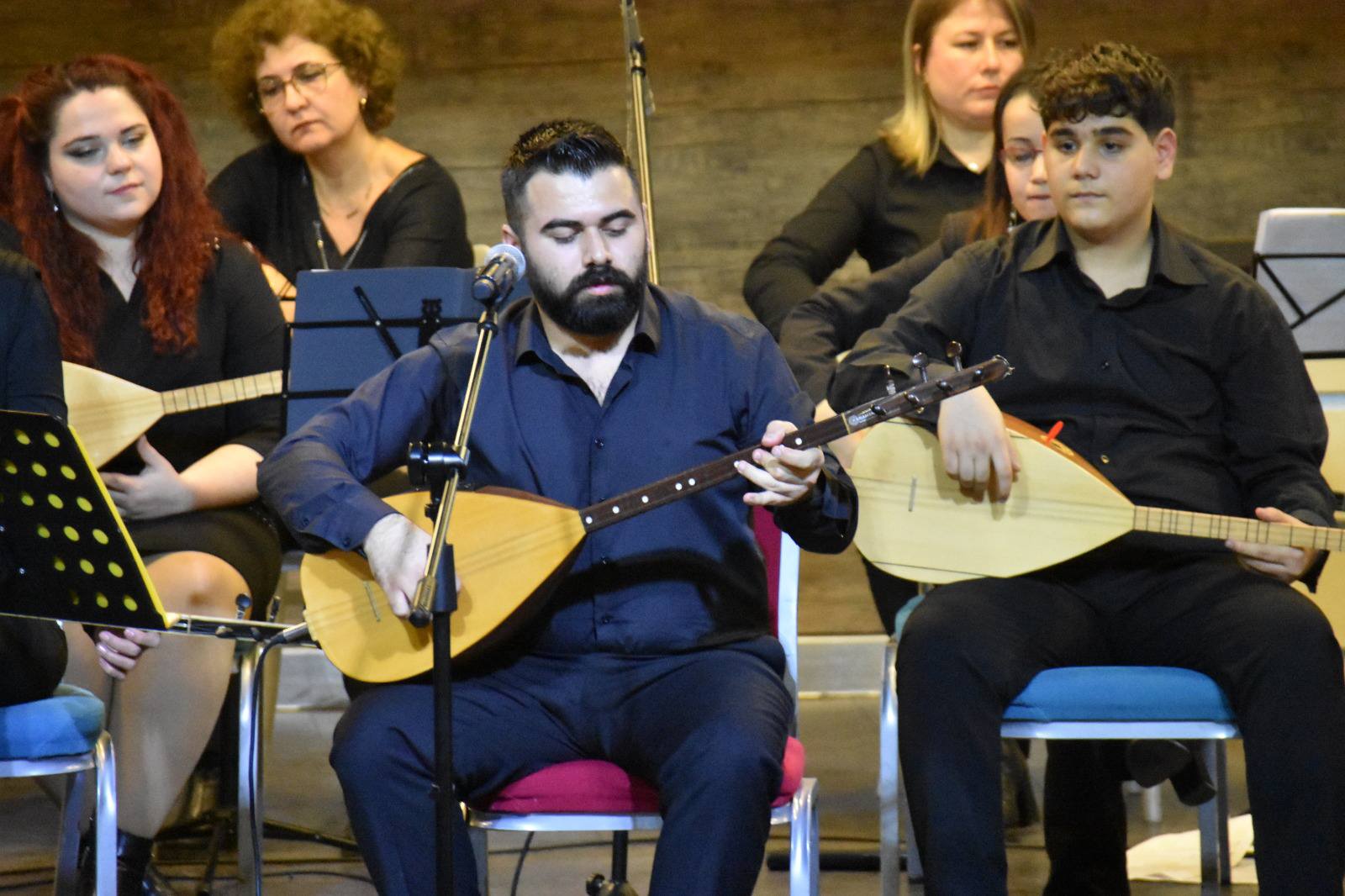 Yahya Kemal Beyatlı Kültür Merkezi’nde müzikseverlerle buluştu.