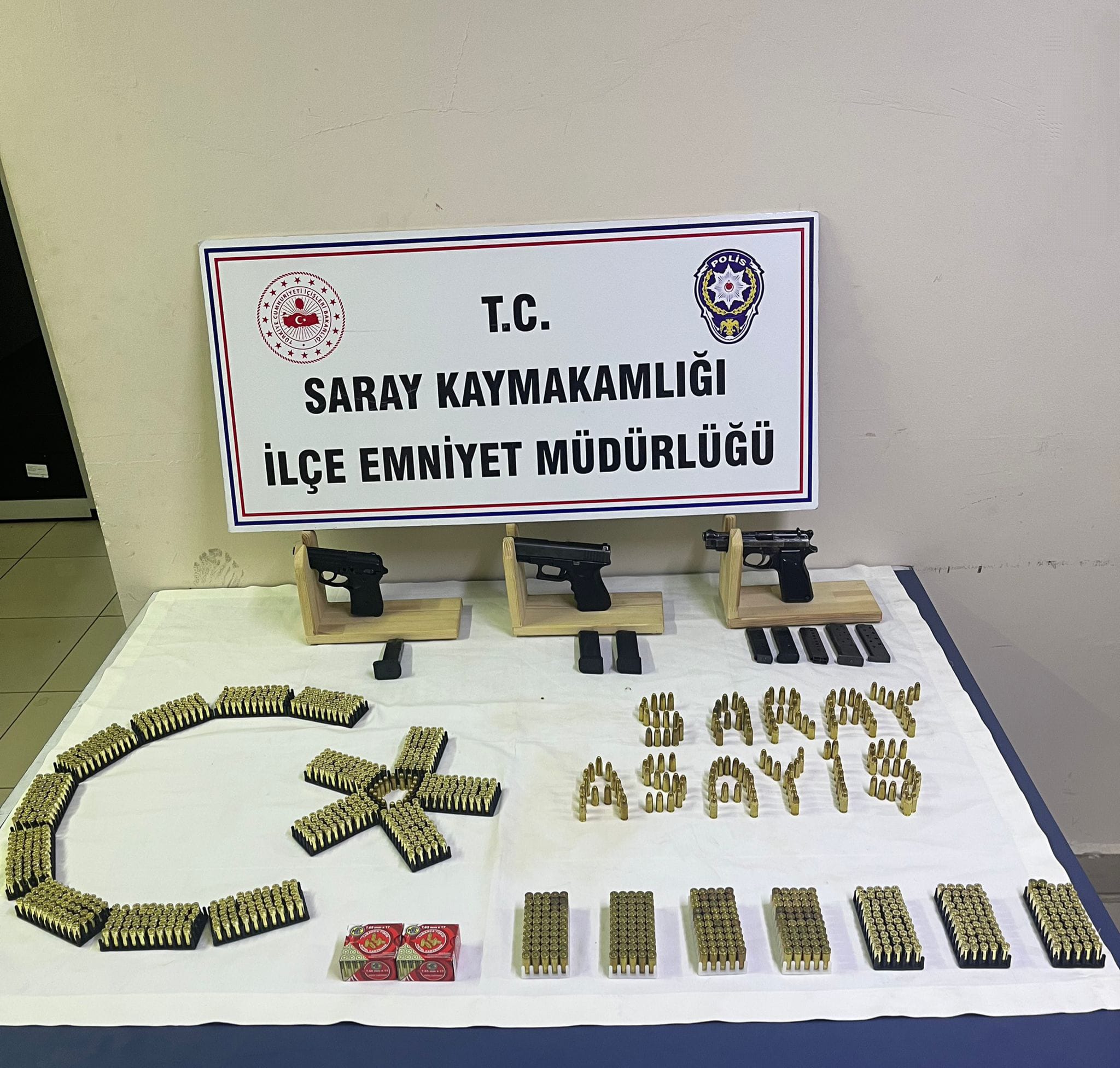 1 adet Glock-19 Austria ibareli Ruhsatsız Tabanca ve 2 adet Şarjör