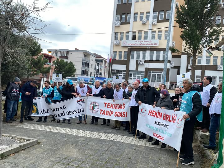 Haftalık iş bırakma eylemi yapan aile hekimleri