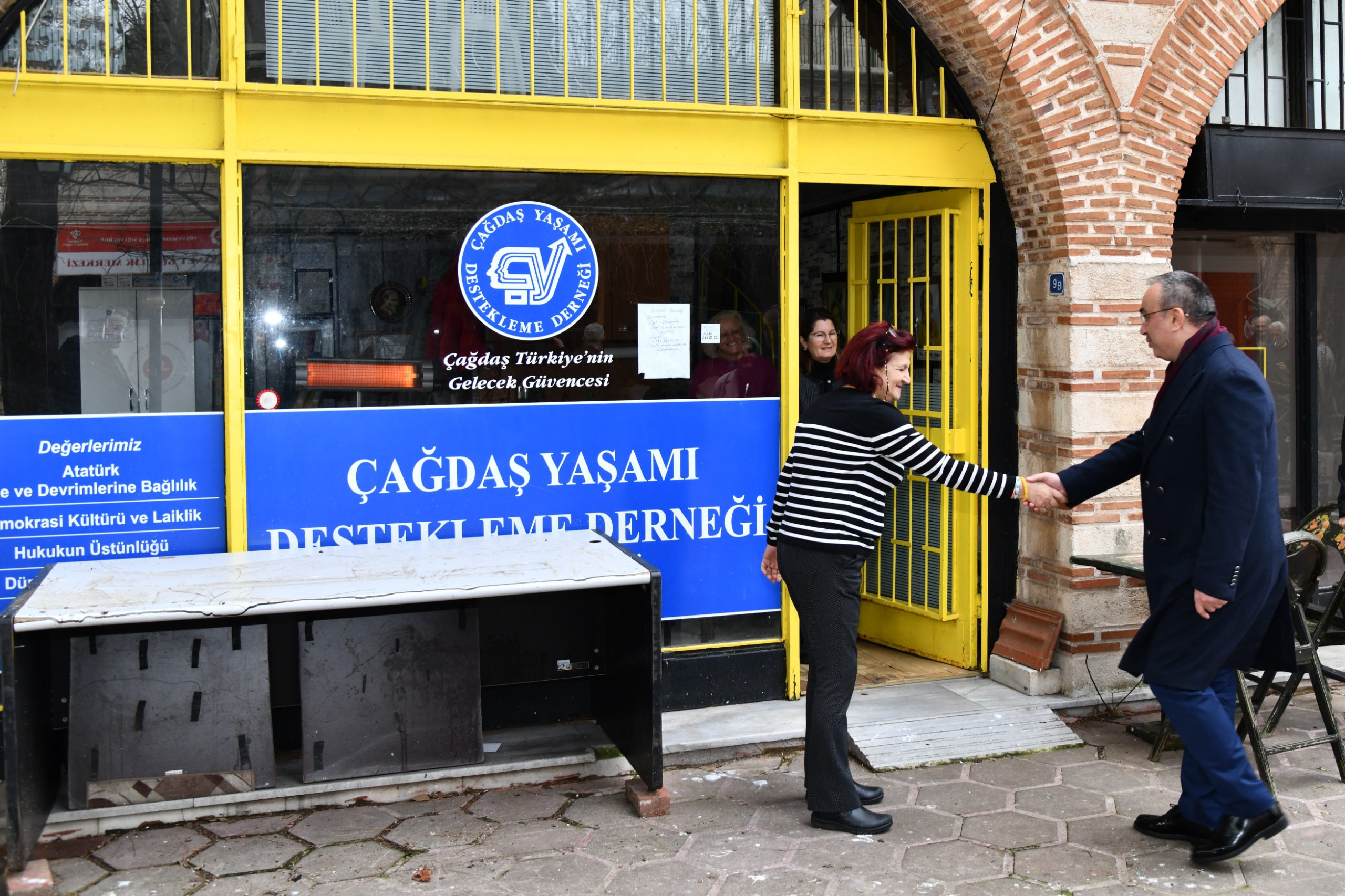 Vali Soytürk ve eşi Nurdan Soytürk Hanımefendi Çağdaş Yaşamı Destekleme Derneği Tekirdağ Şubesi’ni Ziyaret Etti